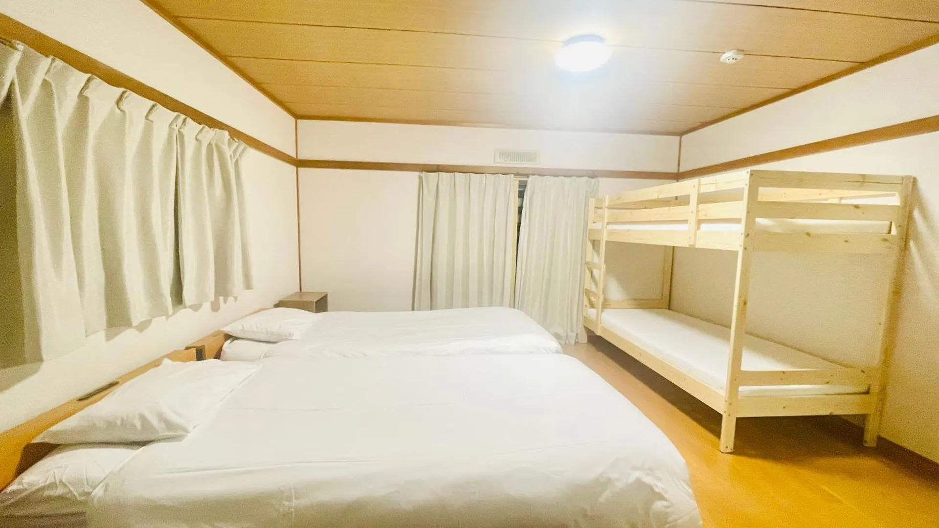 Yellow House Niseko Kutchan Homestay