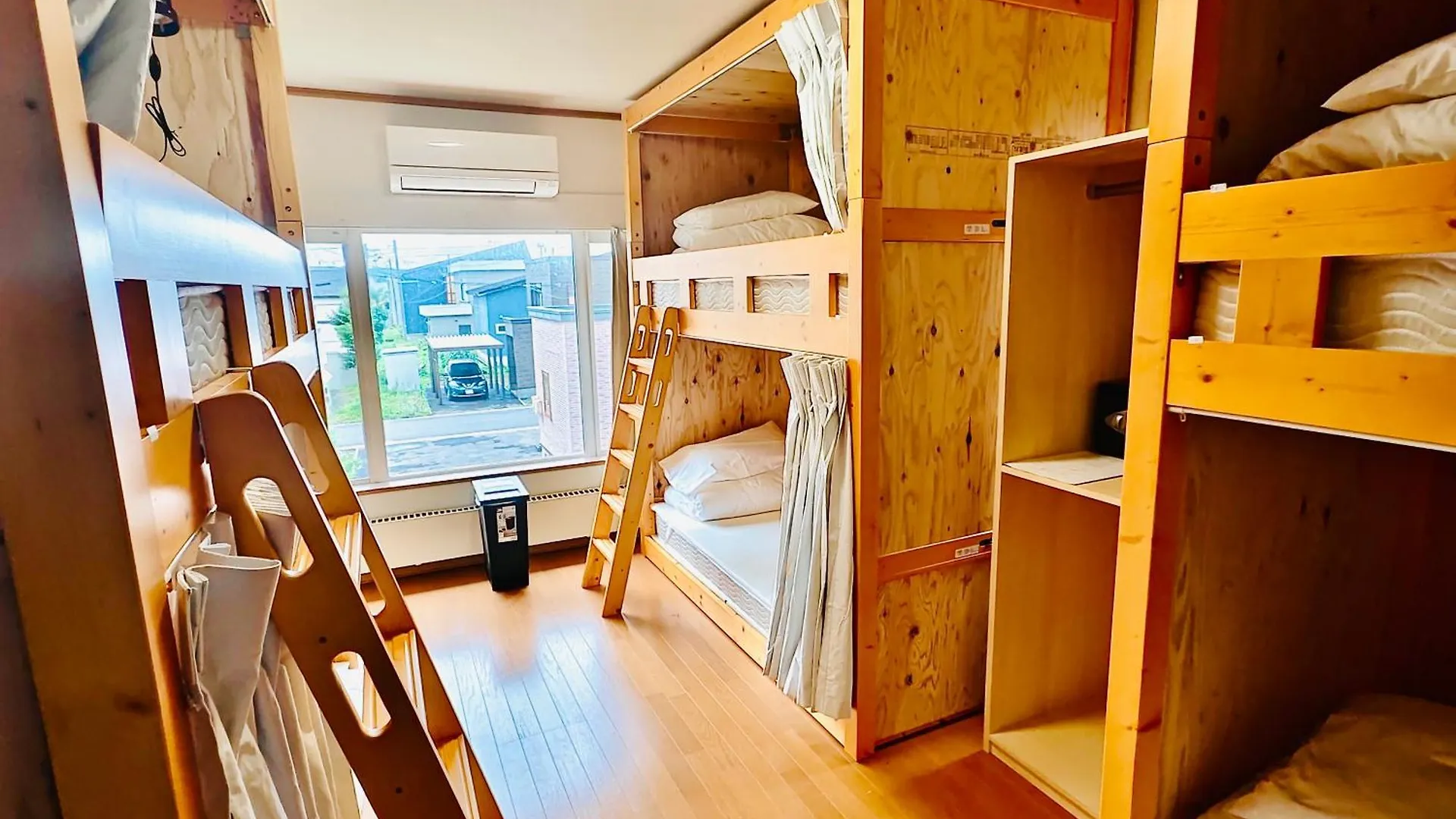 Homestay Yellow House Niseko Kutchan