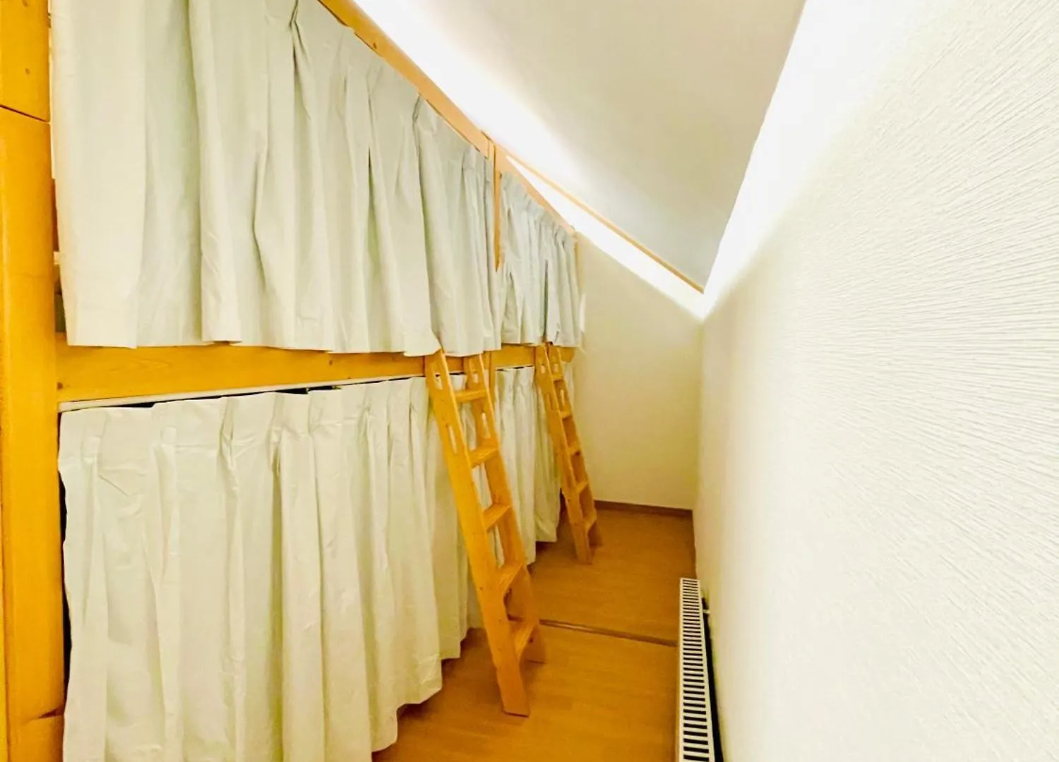 Homestay Yellow House Niseko Kutchan Japan